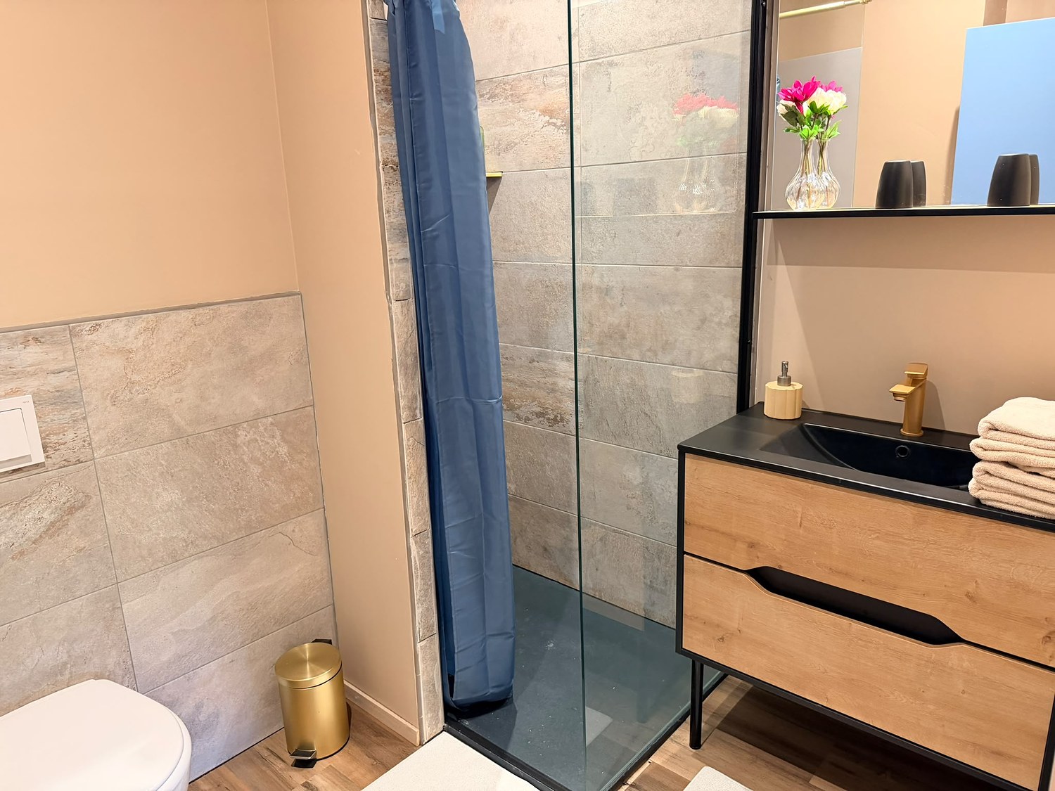Le Boudoir des Rêves, salle de bains privative avec douche