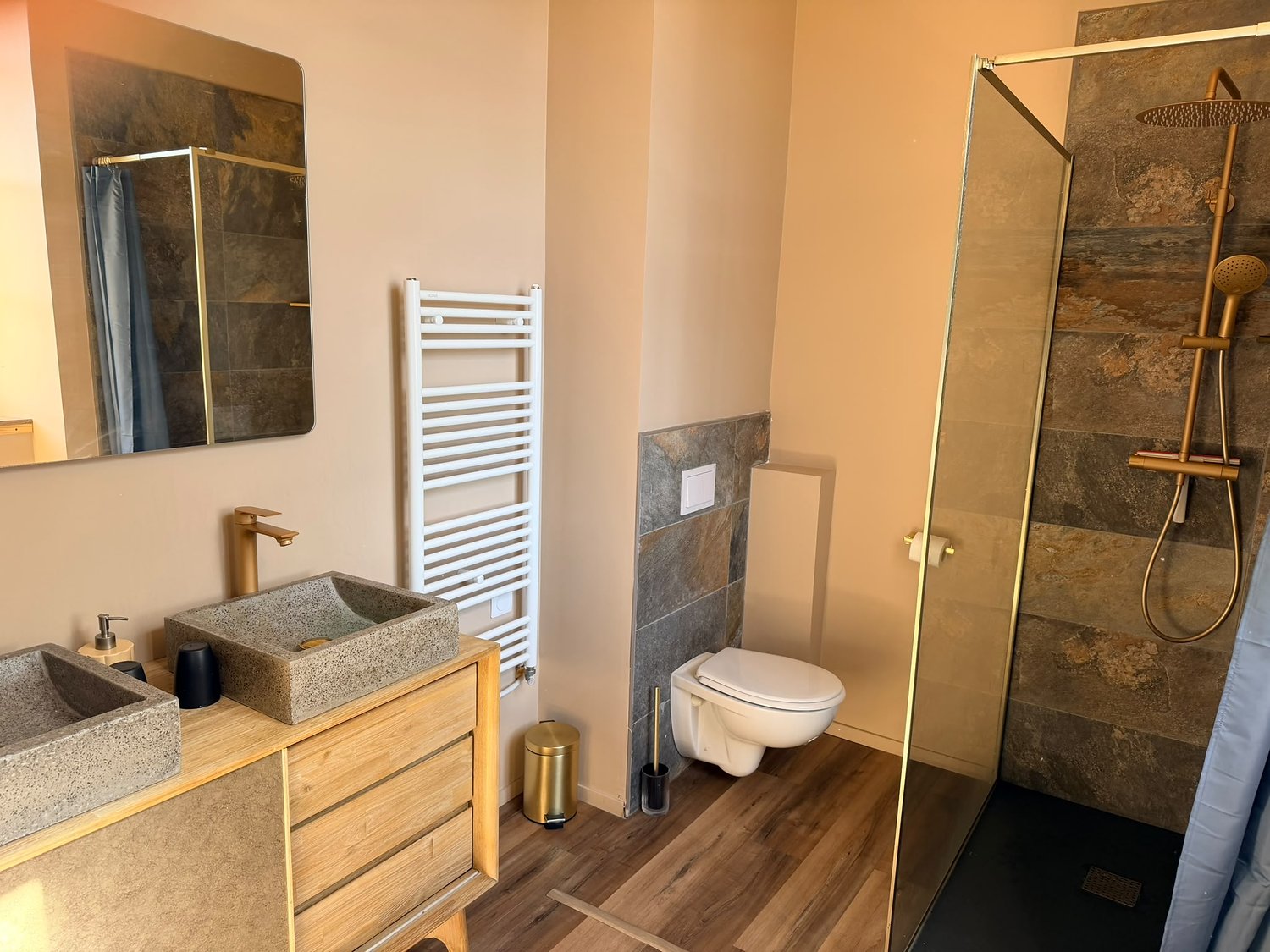 L’Antichambre de la Nuit, salle de bains privative avec douche