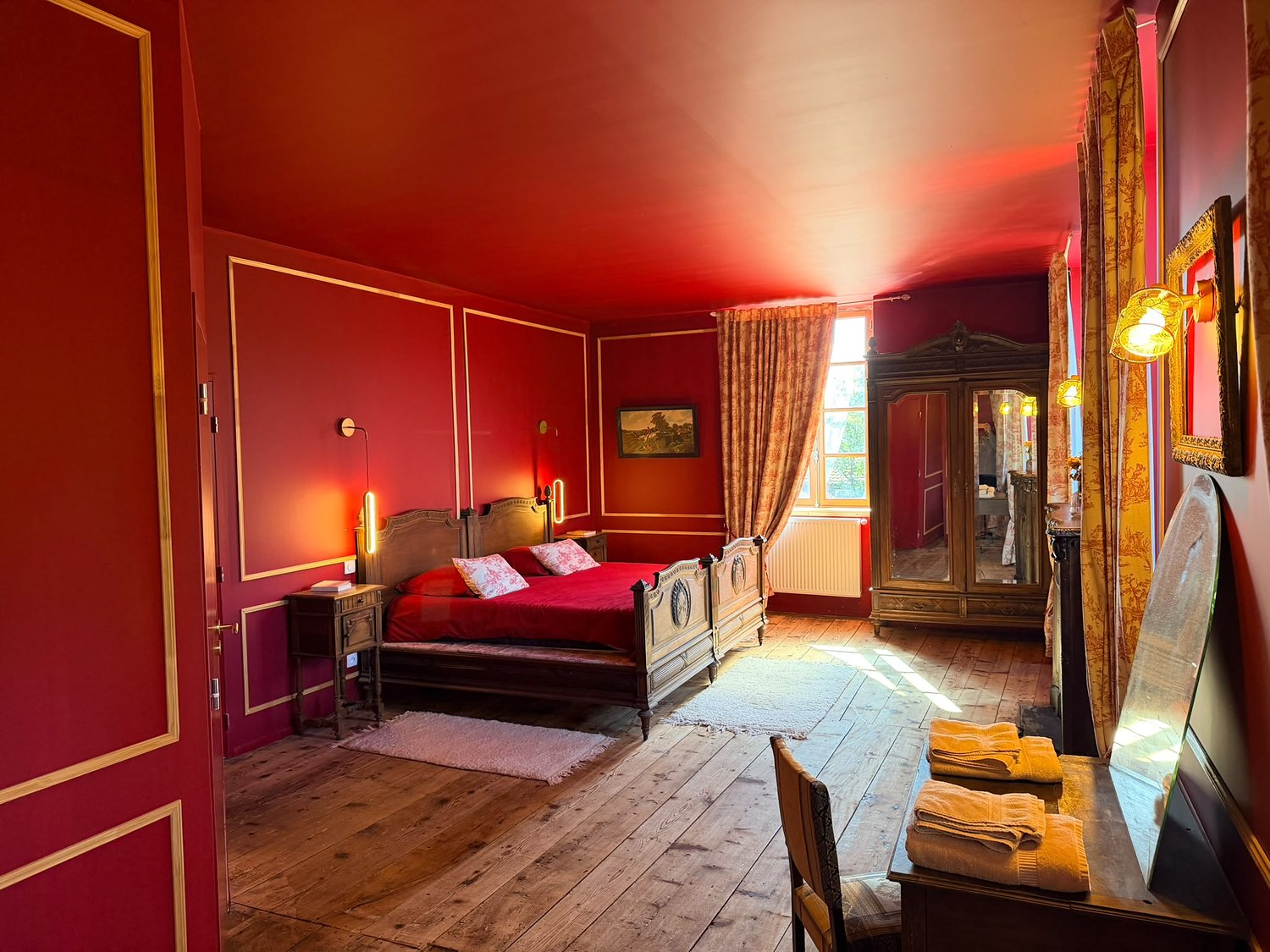 La Suite du Roi et de la Reine vue en longueur, du lit à l’armoire à glace