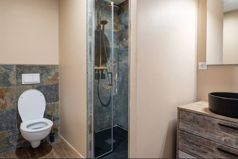La Suite du Roi et de la Reine, salle de bains privative avec douche